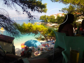 Apartman Matan, Postira